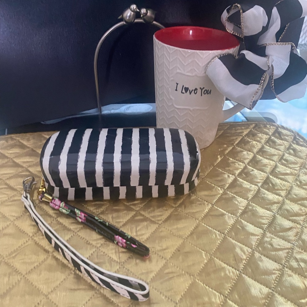 Betsey Johnson wristlet hard box style purse for a Betty Johnson fan